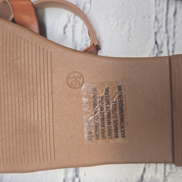 Maurices Braided Strap Sandals 9.5, Slip On - Picture 4 of 4